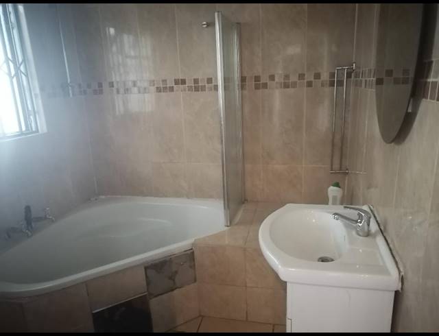 4 bed property to rent in KIBLER PARK